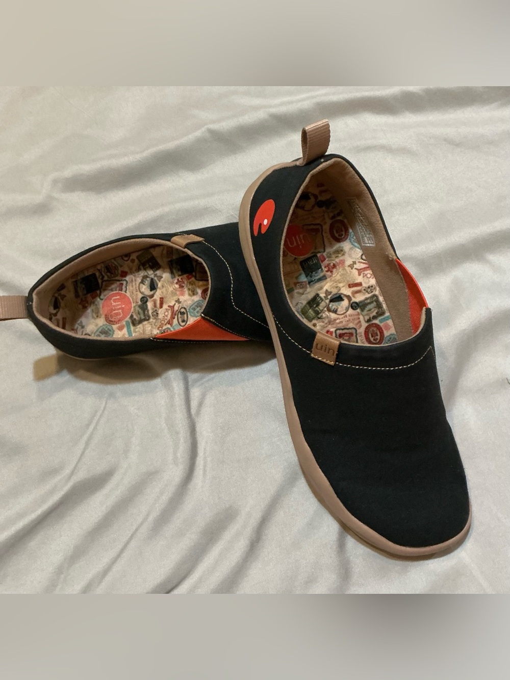 UIN Loafers Women 8.5 Black and Tan Slip-On Travel Comfortable Lightweight